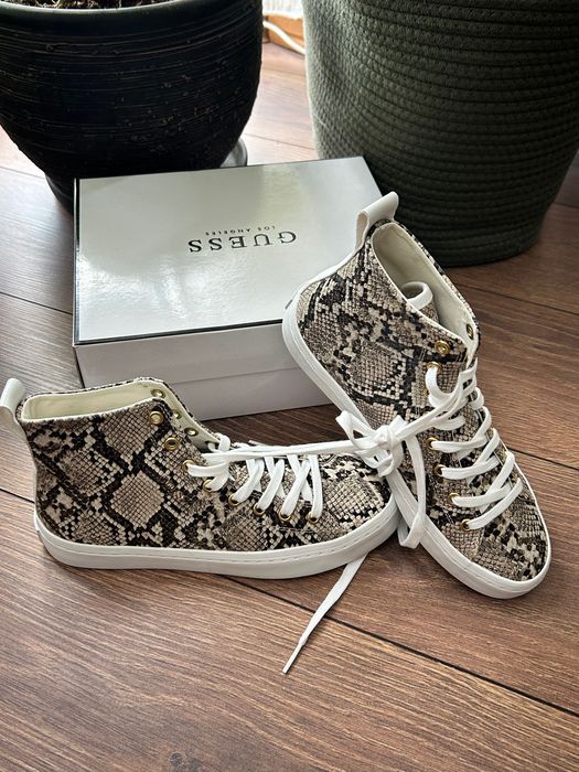 Guess чисто нови обувки