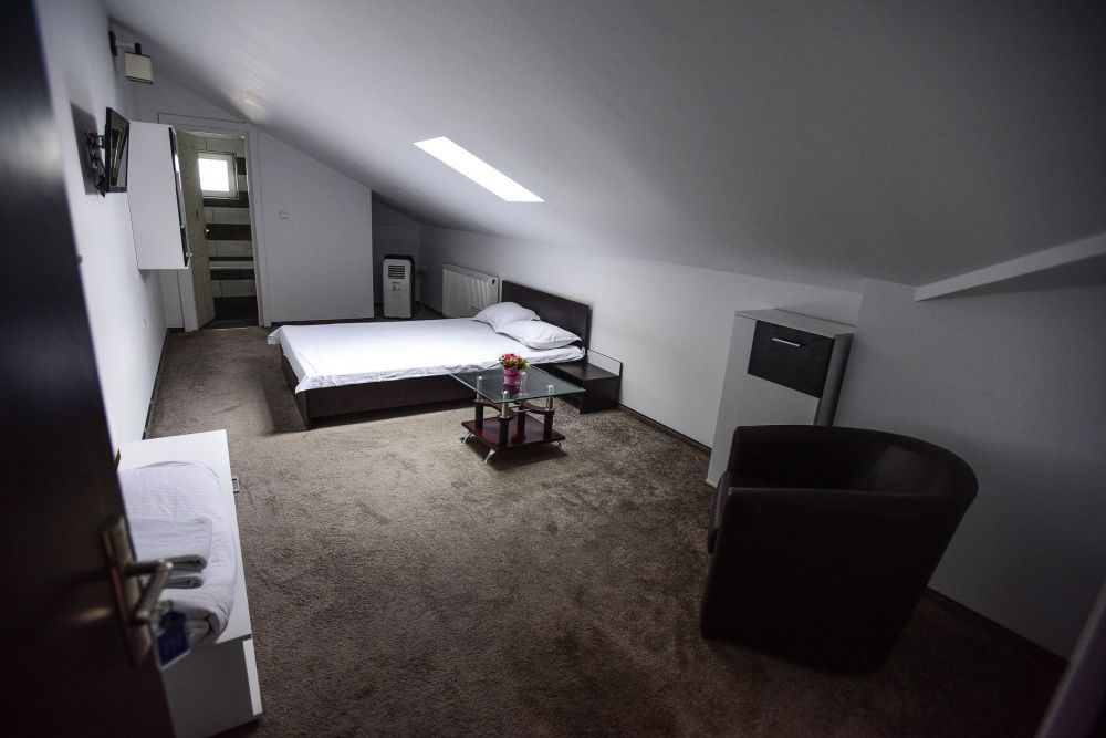Camere regim hotelier 232