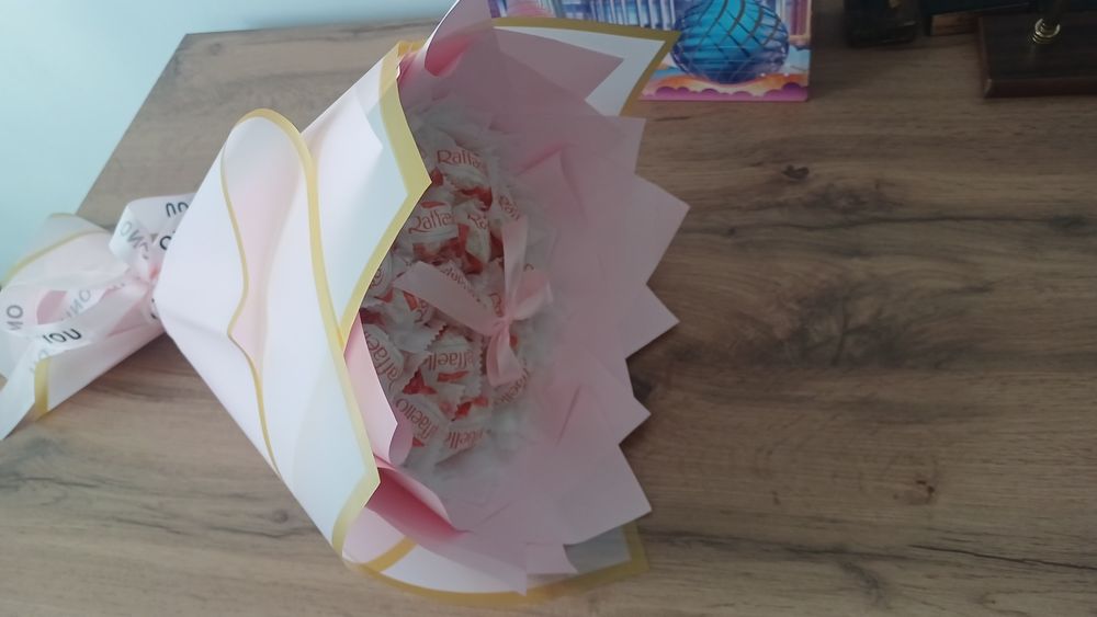 Букет из рафаэлок