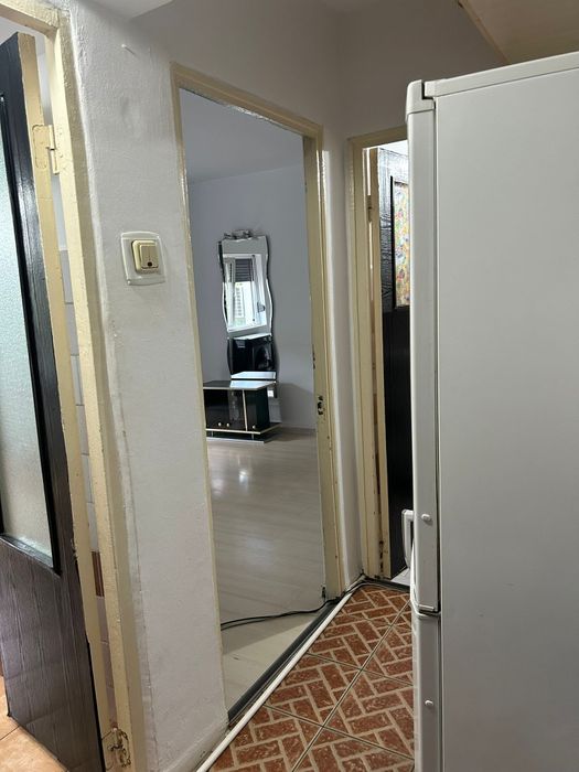 Închiriez garsoniera