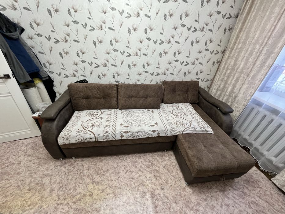 Продам углавой диван с креслом