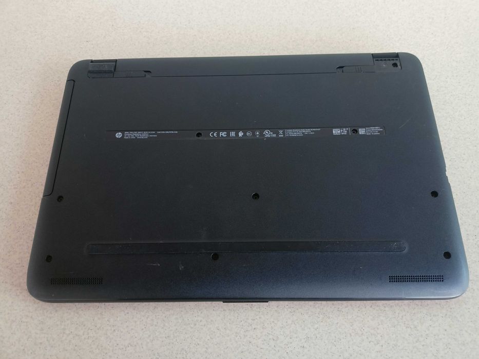 Laptop HP 15BA display 15,6 slim procesor Amd A6-7310 ram 8gb