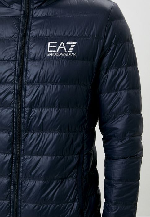 Продам куртку Ea7 размер М в оригинале