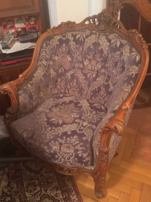 Стари мебели, запазени и готови за употреба