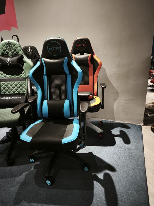 Игровое кресло компьютерное кресло:- Эргоном.форма и спортивный дизайн