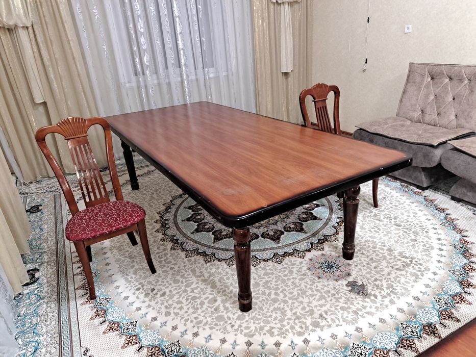2 дана Стол ҳәм 22 дана стулчиги менен сатылады,.