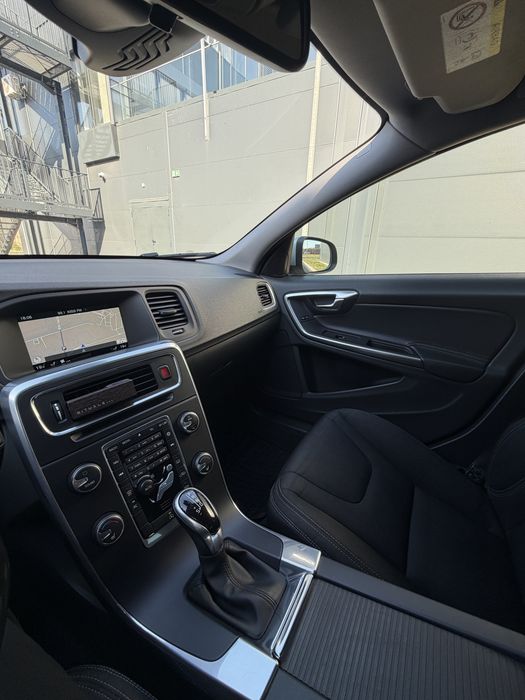 VOLVO S60 2015 — imagine 5
