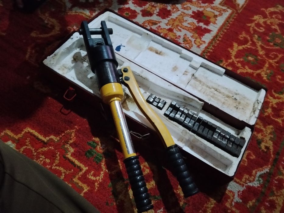 Наканешник прес сотилади