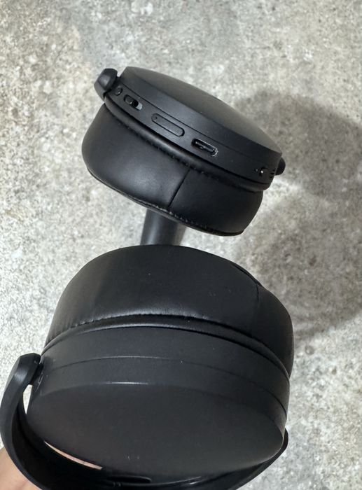 Vând căști audio Sennheiser HD 350BT, over-ear, wireless, Bluetooth, culoare neagră.