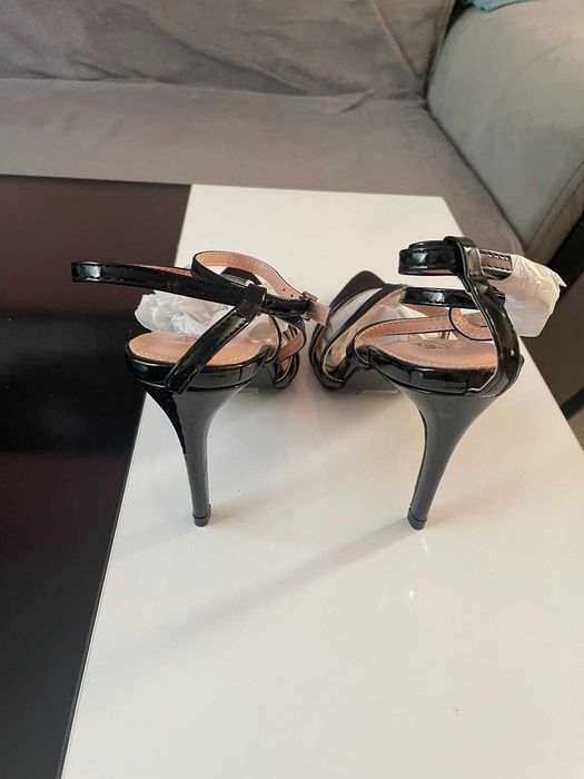 Дамски черни обувки на ток