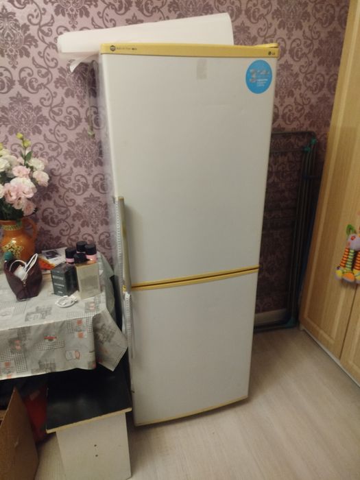 Холодильник LG продам
