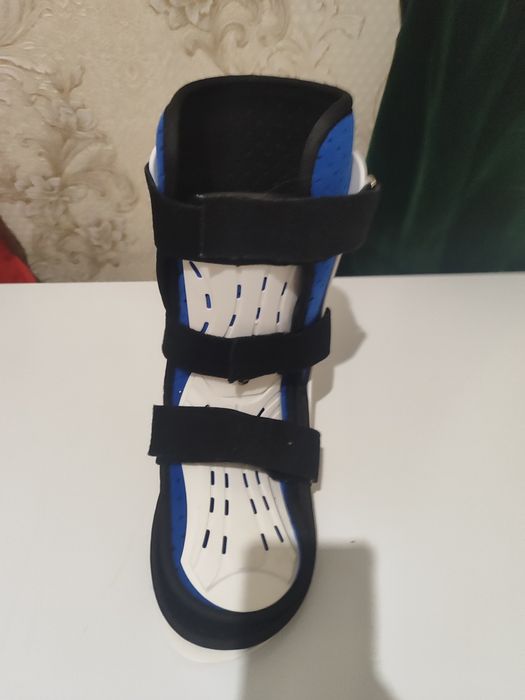 Лангет на левую ногу