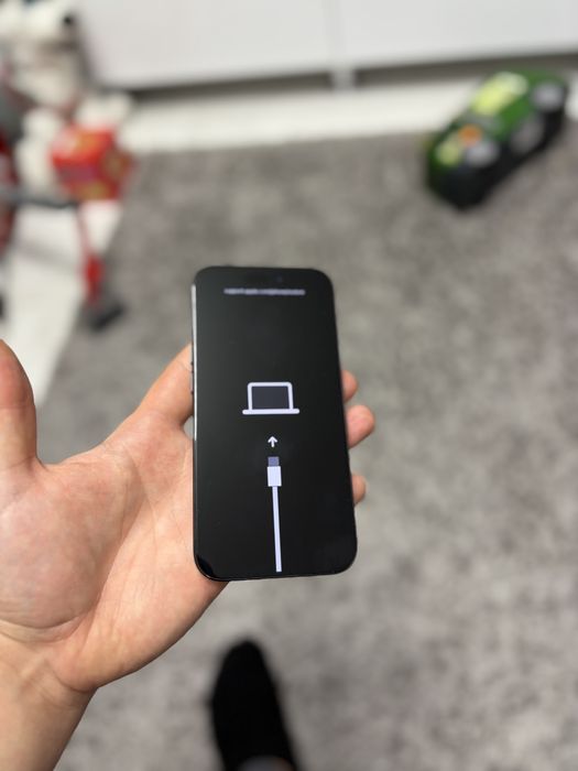 Vand iphone 15  pro pentru piese