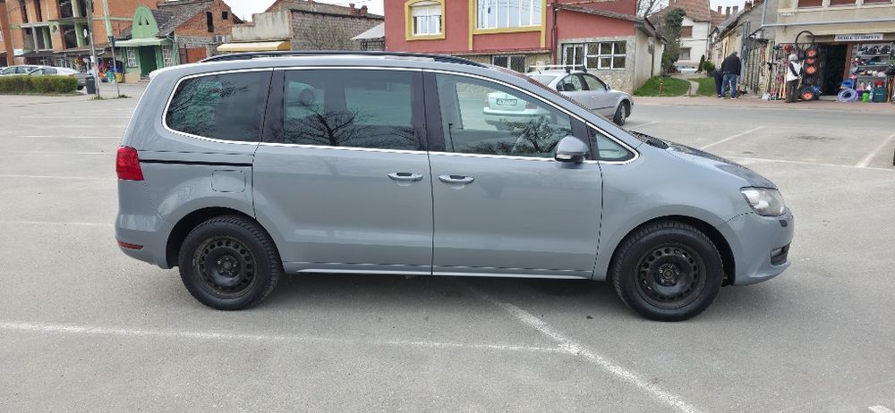 Vând Volkswagen Sharan