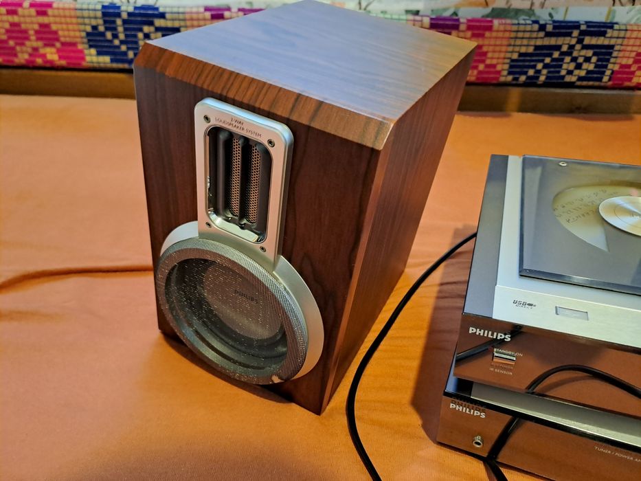 Micro sistem audio Hi-Fi Philips MCM700/12
Model: RM-805
Material: ABS