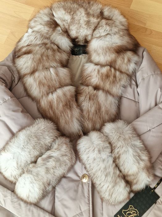 Haina dama, material textil impermeabil, guler detasabil blanita naturala vulpe