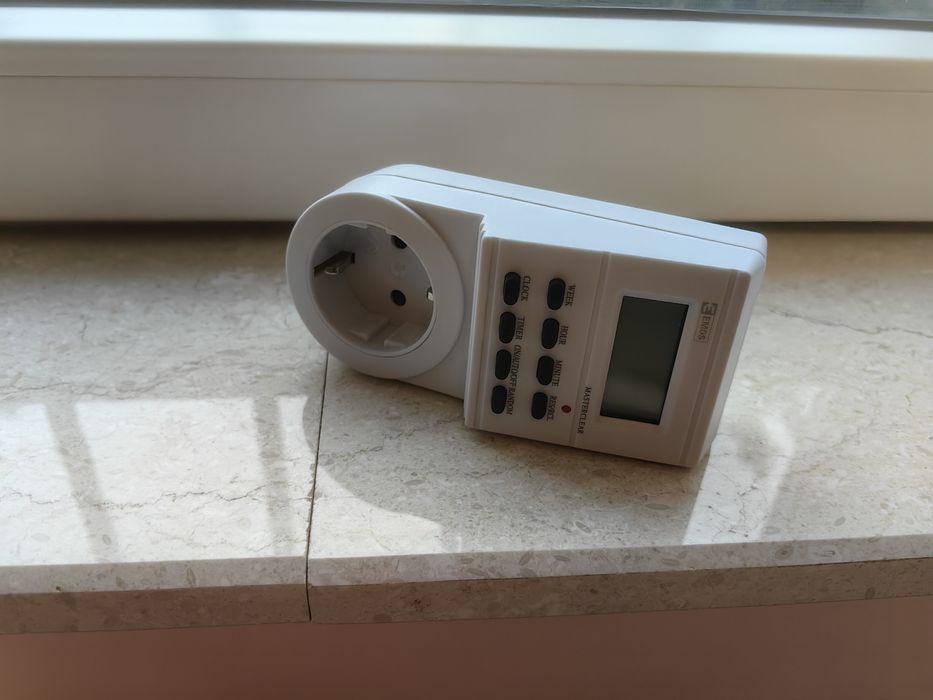 Електроннен таймер за контакт EMOS