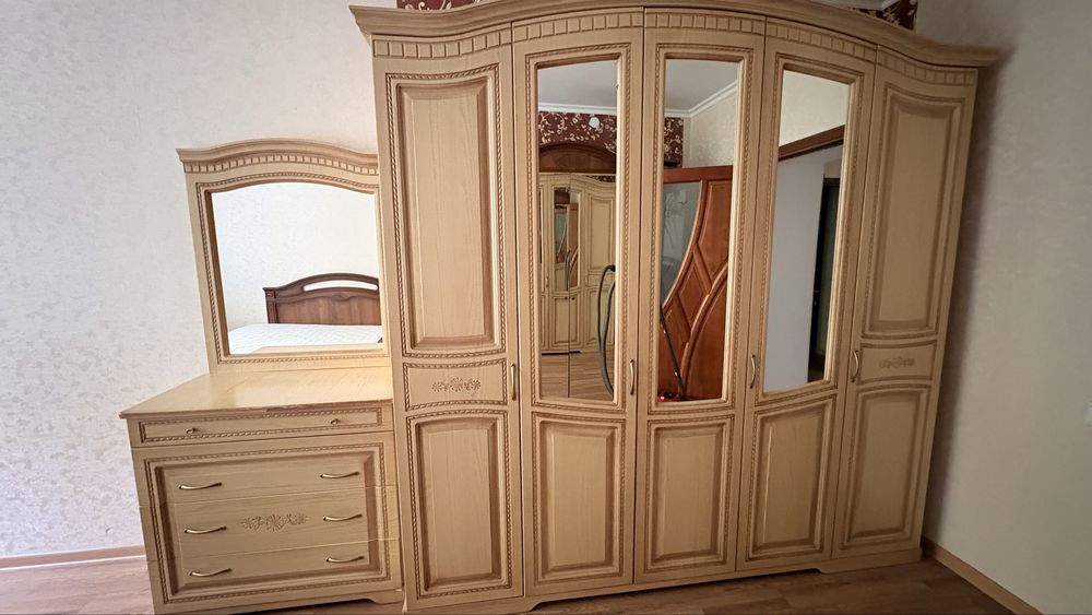 Шкаф для вещей с комодом