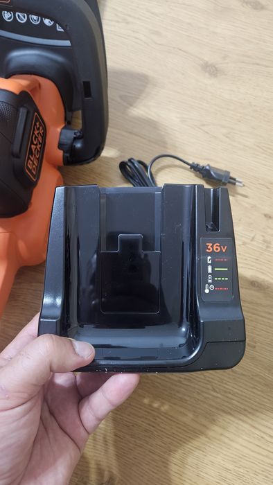 Foarfeca electrica Black+Decker pentru gard viu 36V lama 550mm