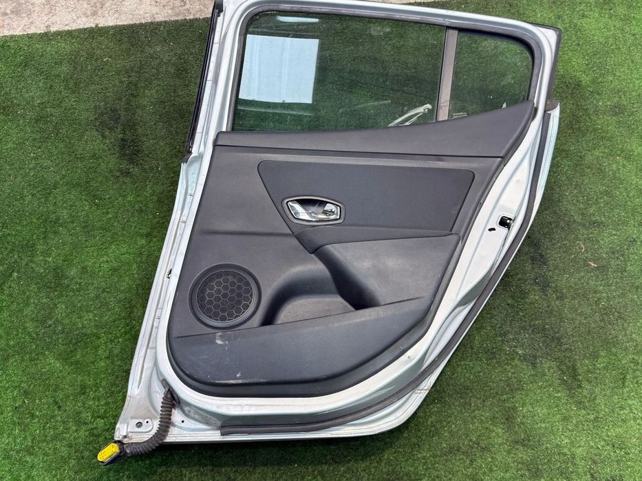 USA PORTIERA SPATE DREAPTA RENAULT MEGANE III B95 1.6 DIESEL 2014 / HATCHBACK 2008-2016