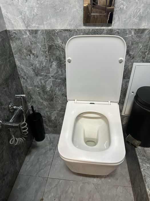 Унитаз б/у ,в хорошем состоянии