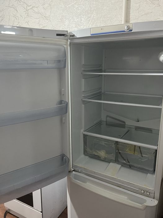 Холодильник Indesit