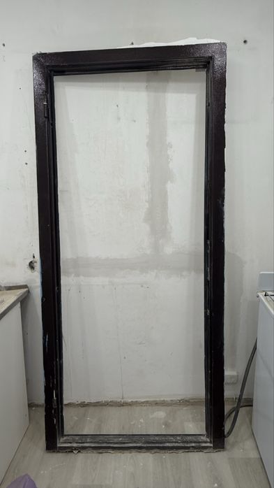 Входная дверь.