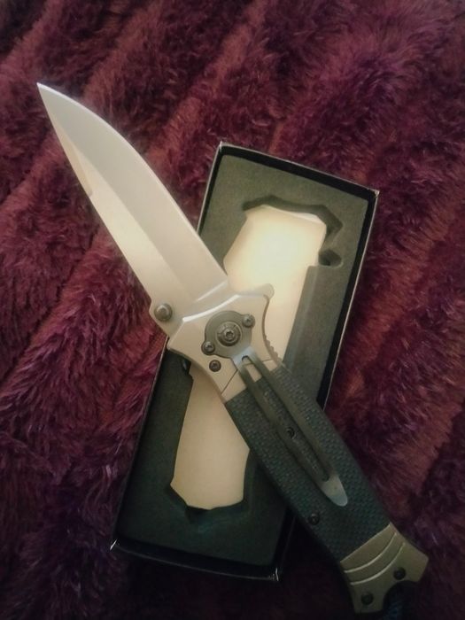 Масивен полуавтоматичен нож