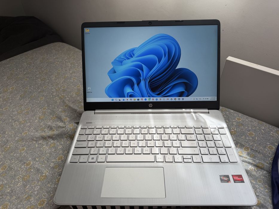 Laptop HP 15s – Ryzen 3 / 8GB RAM / 256GB SSD