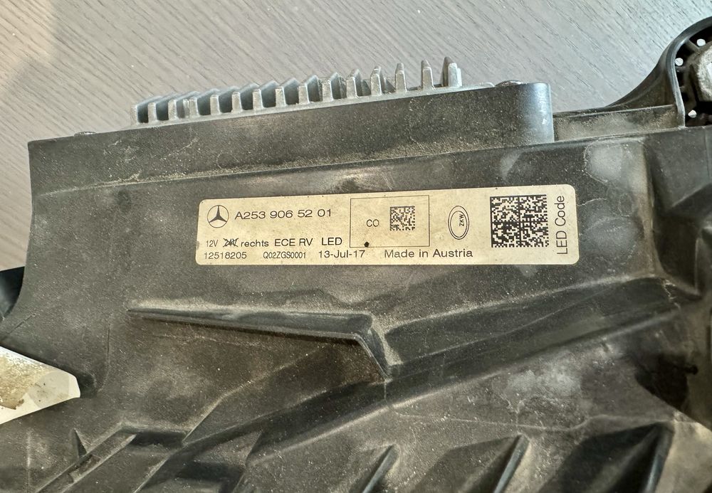 Продавам оригинални LED фарове за Mercedes GLC X253 C253