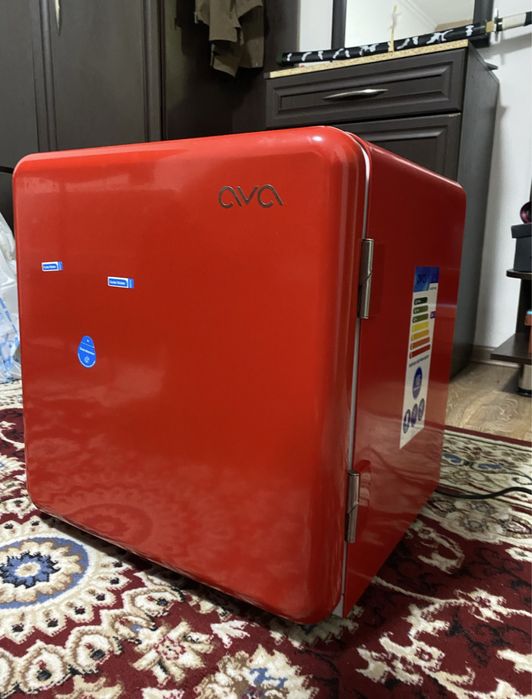 Маленький холодильний в таразе