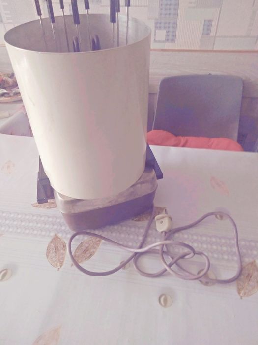 Продам электрошашлычницу