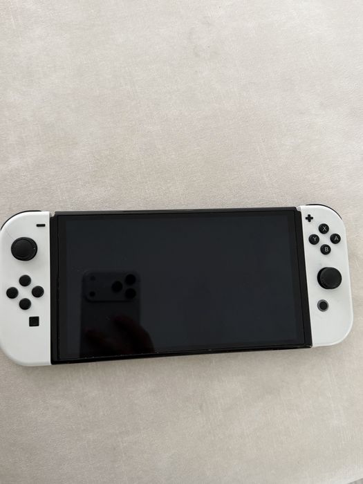 Nintendo Switch OLED White – Husă + 2 jocuri | Gata de utilizare