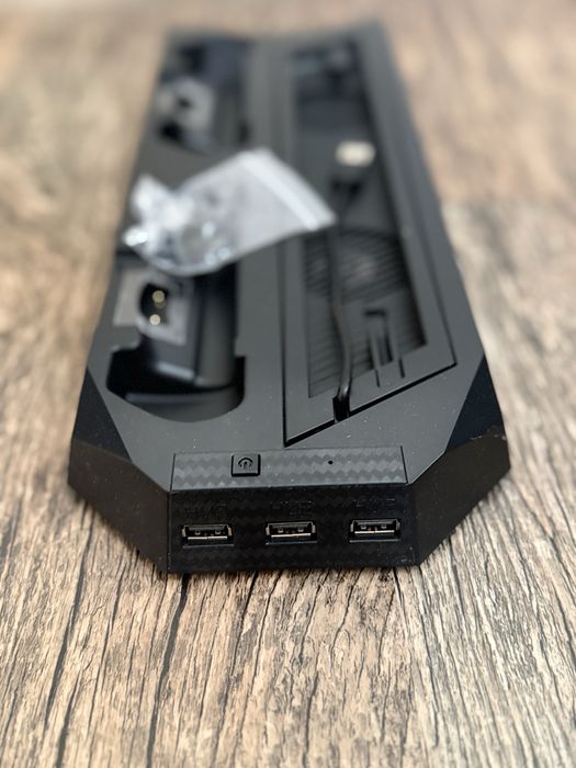 Зарядна станция за PS 4 Slim/Pro
