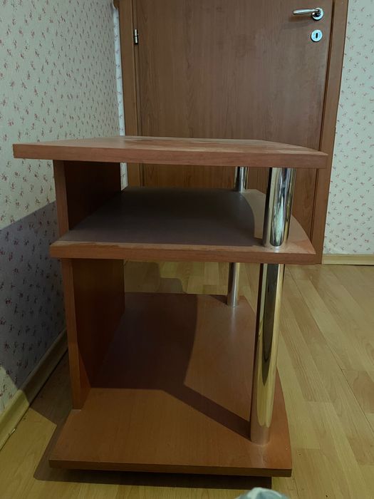 Маса за телевизор с колелца