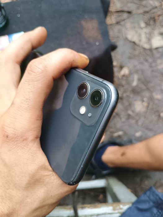Vând iPhone 11 de 64 gb