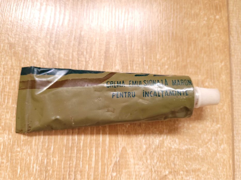 Set crema de ghete neagra/maro din anii 1980