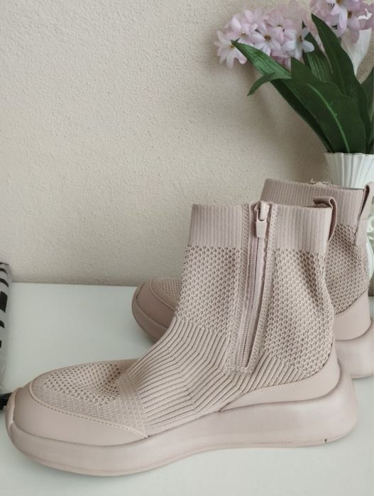 Кечове на Зара цвят пудра