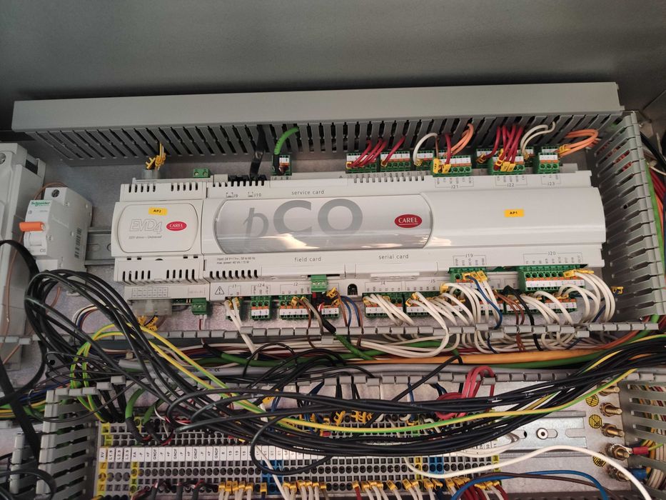 Продавам климатична инсталация