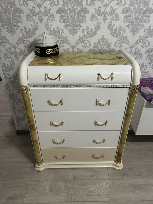 Комод в классическом стиле, 5 ящиков