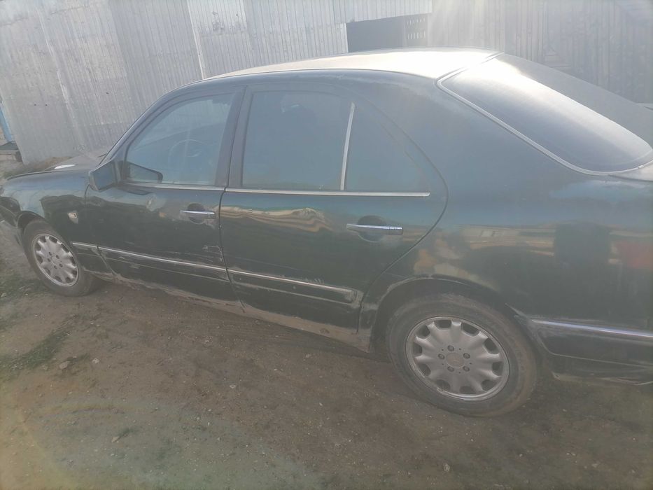 Запчасти на мерседес 210