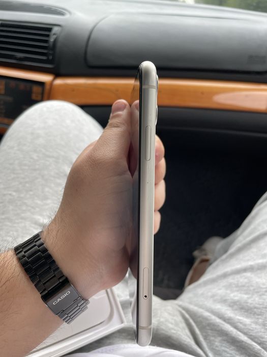 Продам Айфон 11 в идеельном состоянии