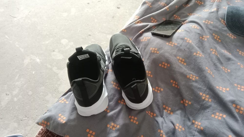 Кросовки продаю брал за 15к