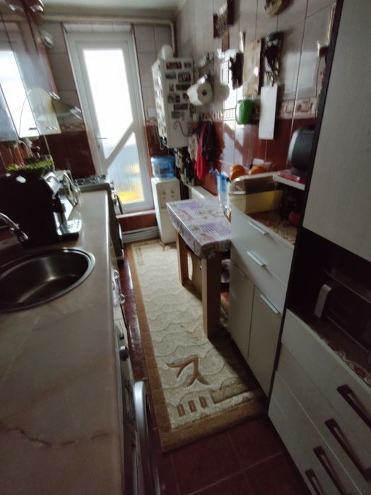 Persoana fizică Vind apartament cu doua camere situat în Galați .
