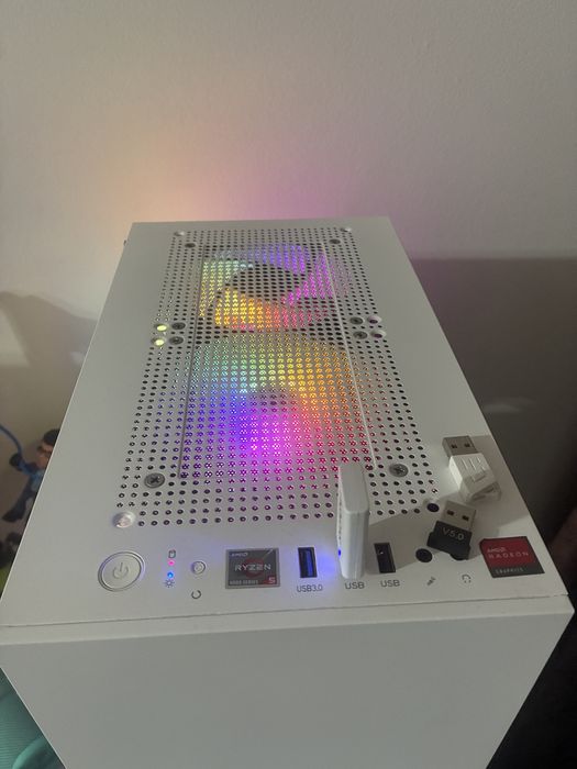Vand carcasa calculator cu placa de baza si 3 ventilatoare