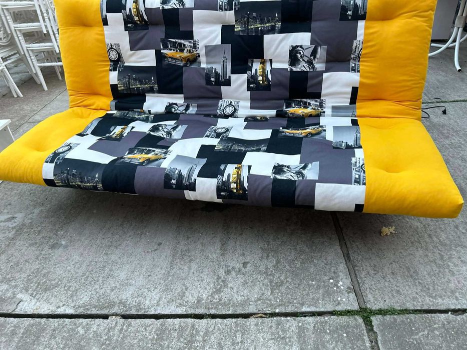 Canapea extensibila model Ikea