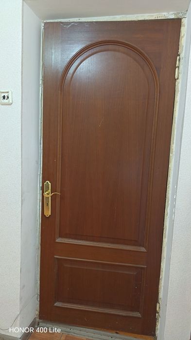 Продам б/у дверь