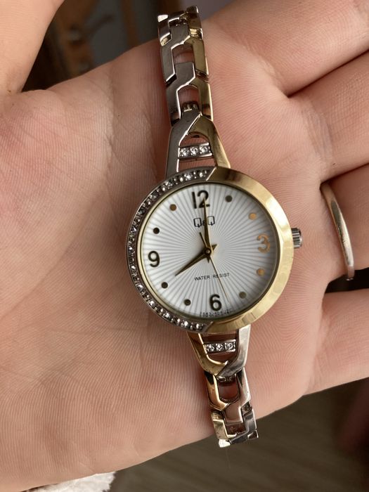 Ceas Q&Q nepurtat 100 lei