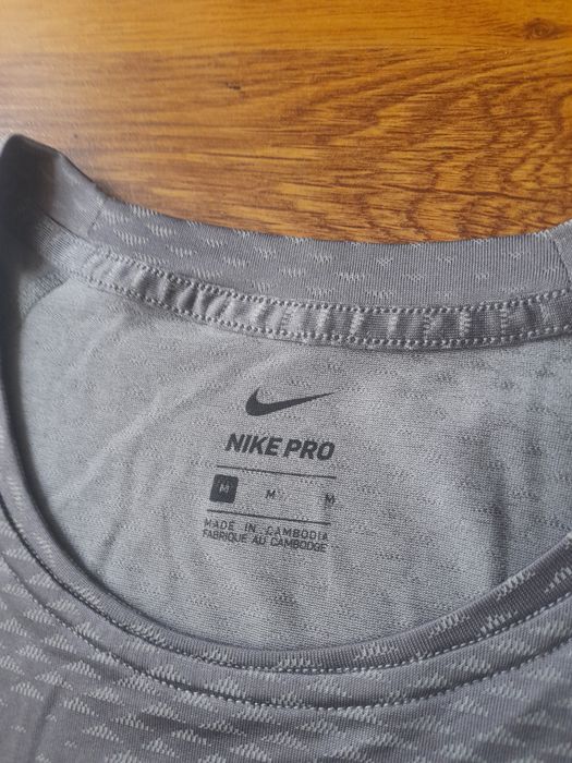 Nike къси панталони и тениска M размер.