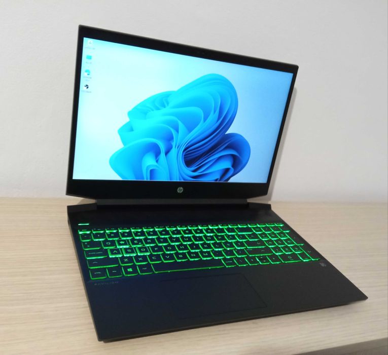 Laptop RTX 3050 TI TITANIUM GAMING EXTREM 144Hz RATA REFRESH ecran 15.6 inch nvme SSD placa video dedicata NVIDIA RTX TI 2 placi video